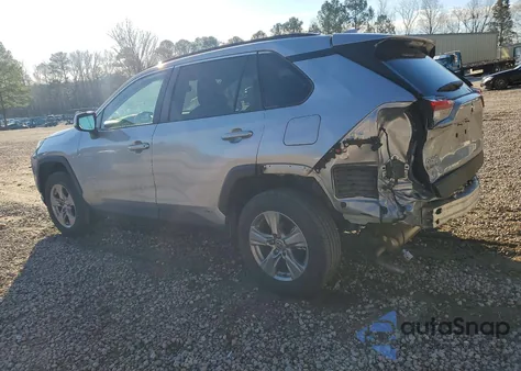 2024 Toyota Rav4 Xle z USA, uszkodzony, nr VIN 2T3RWRFV4RW241646